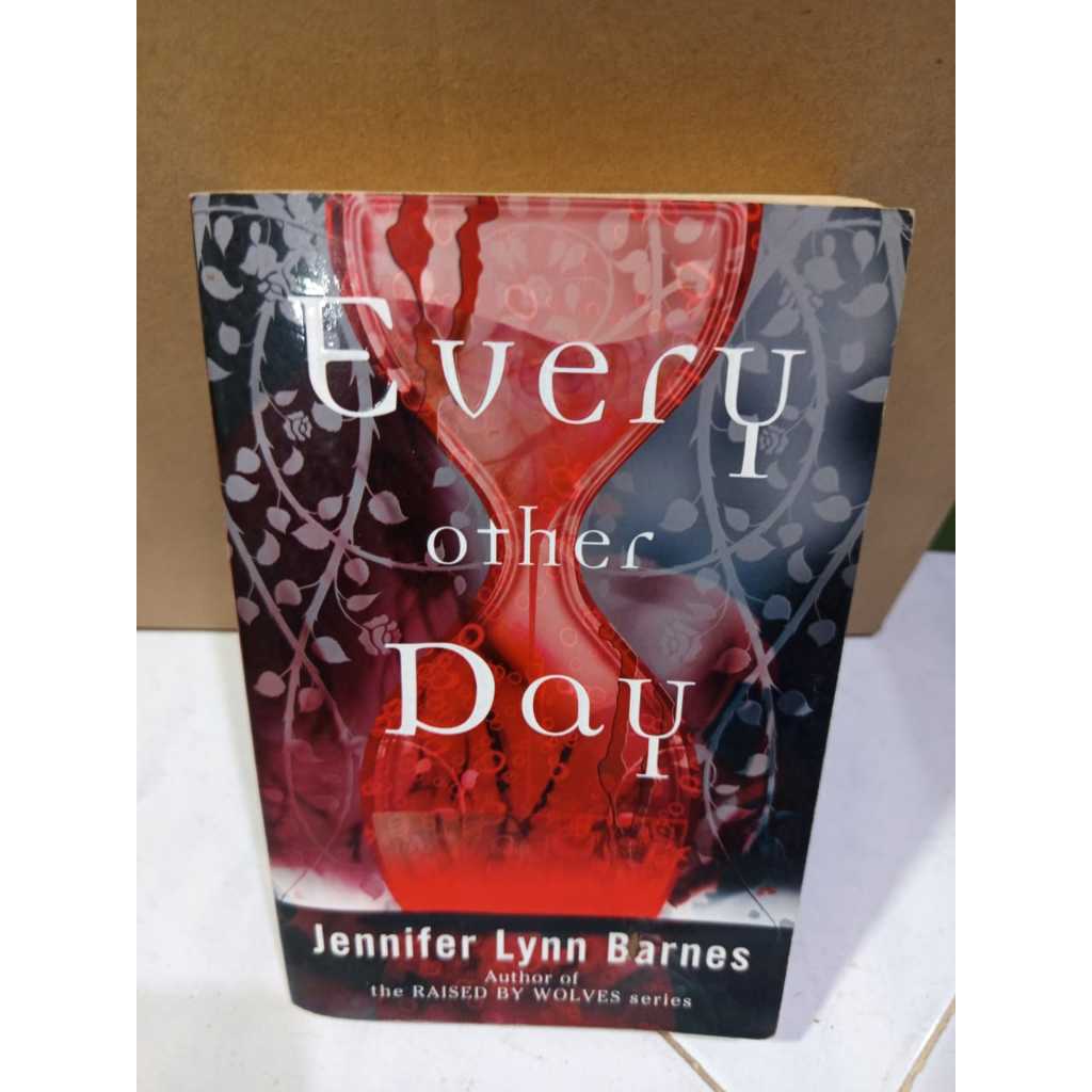 Preloved English Novel - ทุกวันอื่นๆ โดย jennifer Lynn Barnes