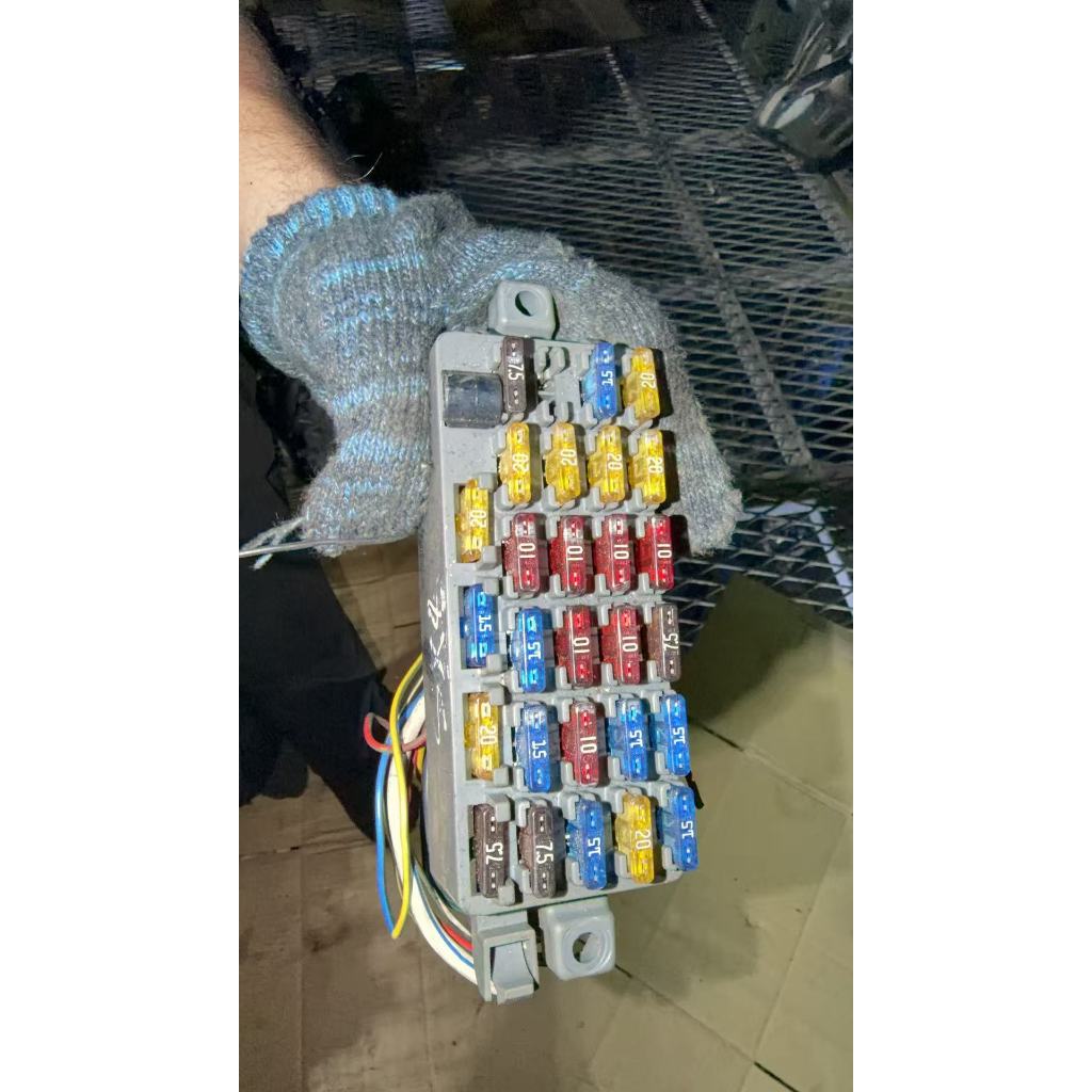Inner Fius Box Suzuki SX4 Inner Fuse Box Suzuki SX4 (USED HALFCUT)