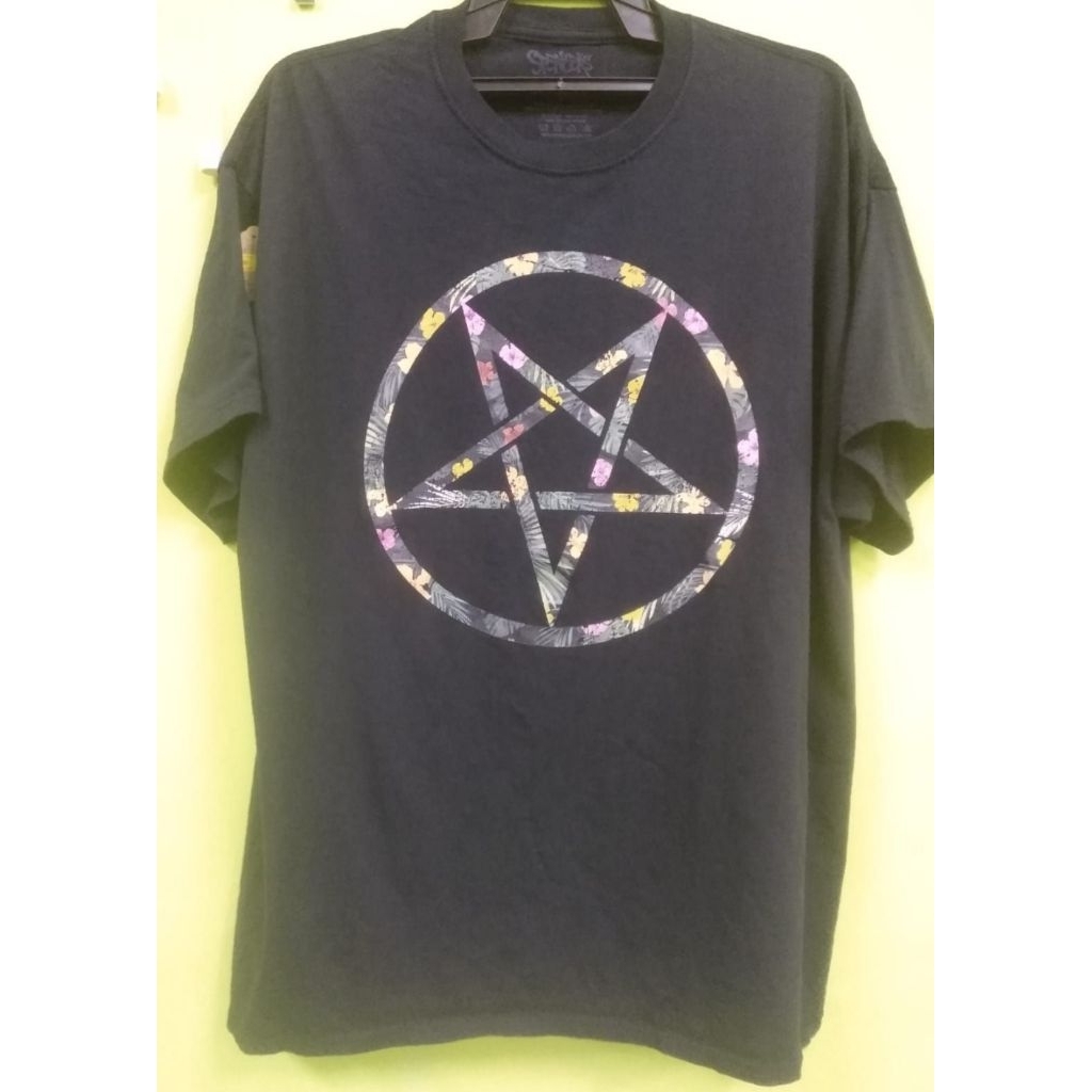 เสื้อยืด Spencers Floral Pentagram