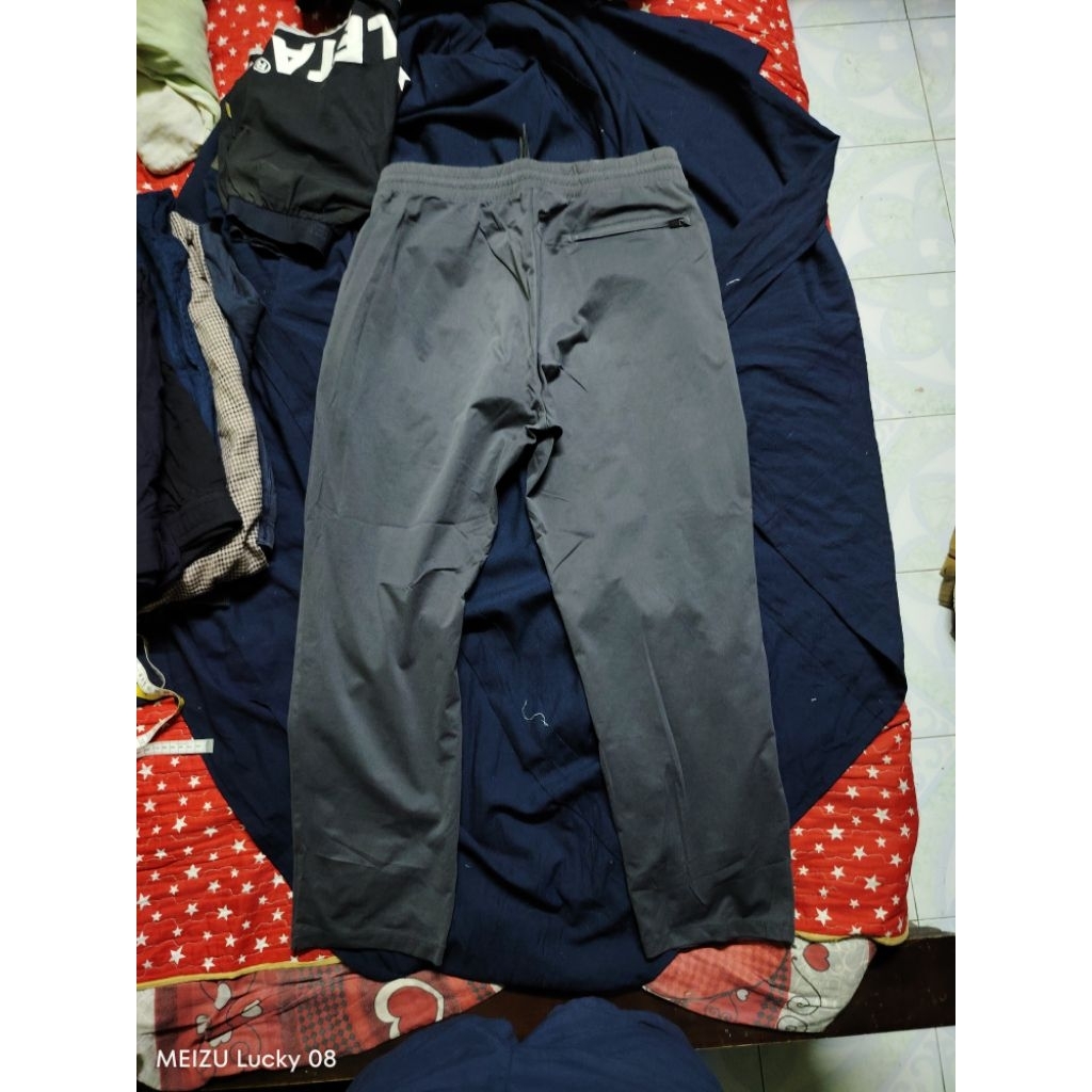 UNIQLO JOGGER SIZE L 33 38x40 INCH
