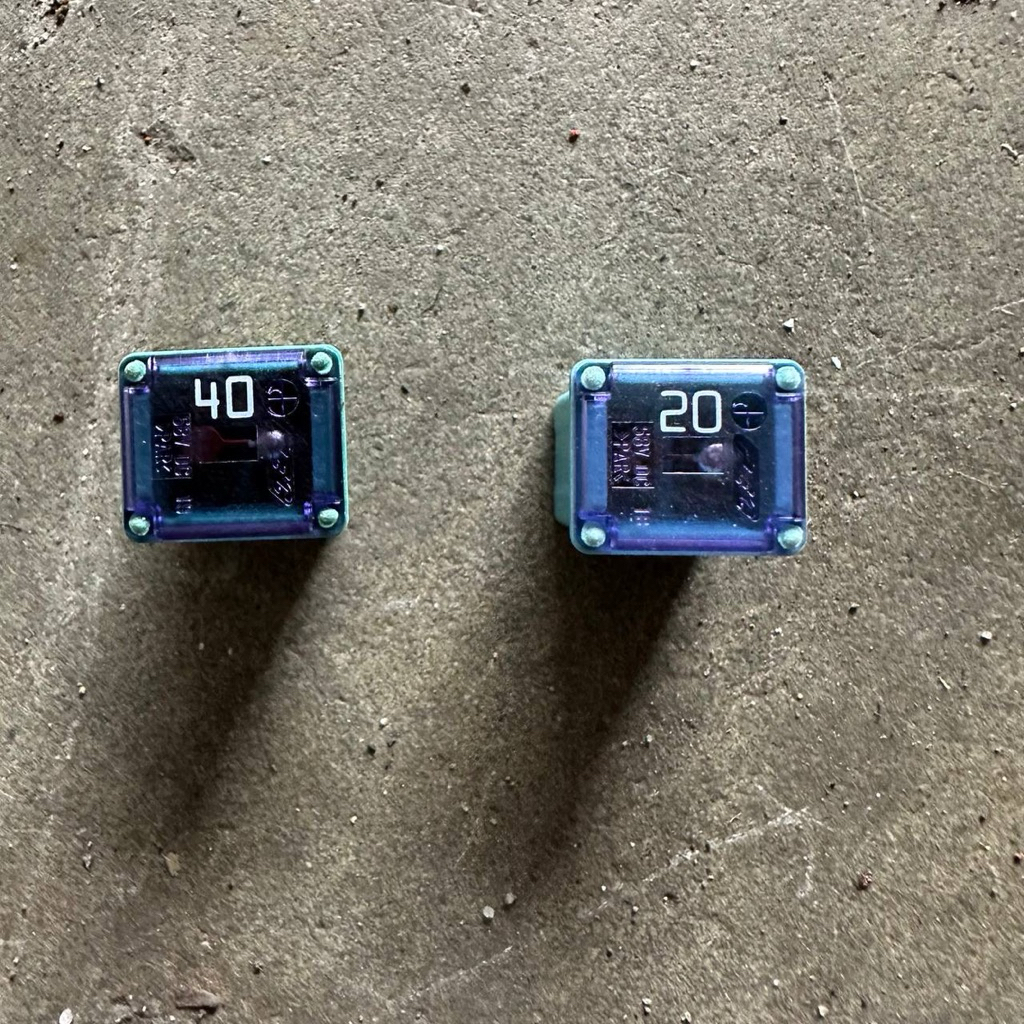 Mini Square Fuse58V 20A 40A ฟิวส์รถยนต์รถยนต์ 16*12*10 มม. ใช้แล้วจากญี่ปุ่น