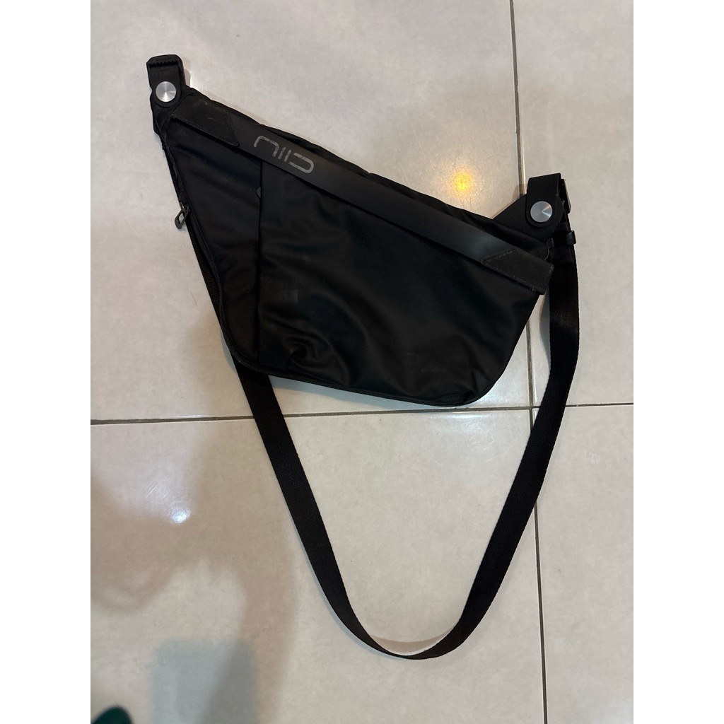 Preloved NIID Fino IV กระเป๋าคาดหน้าอกป้องกันการโจรกรรม