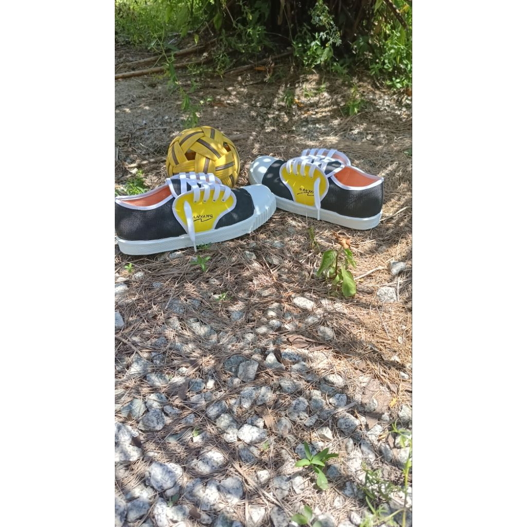 MERAH NANYANG รองเท้าฟุตบอล NANYANG รองเท้าสีสีดําสีเหลืองสีแดง