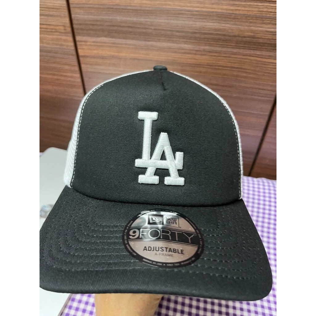 NE Trucker Foam LA Dodgers สีดําสีขาวเบสบอลหมวกปรับ Snapback