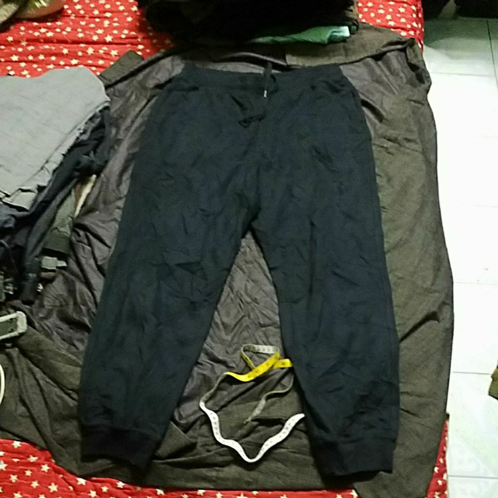 UNIQLO SWEATPANT JOGGER SIZE L 33 38X41 INCH
