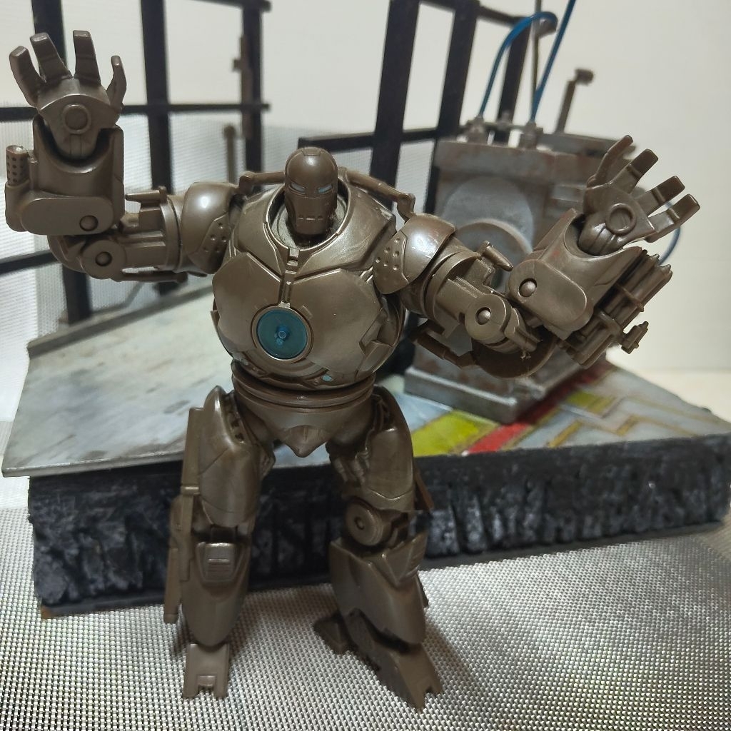 Hasbro 2008 Iron Man Movie Series: 8" Iron Monger (Super Fist Smash!) - LOOSE