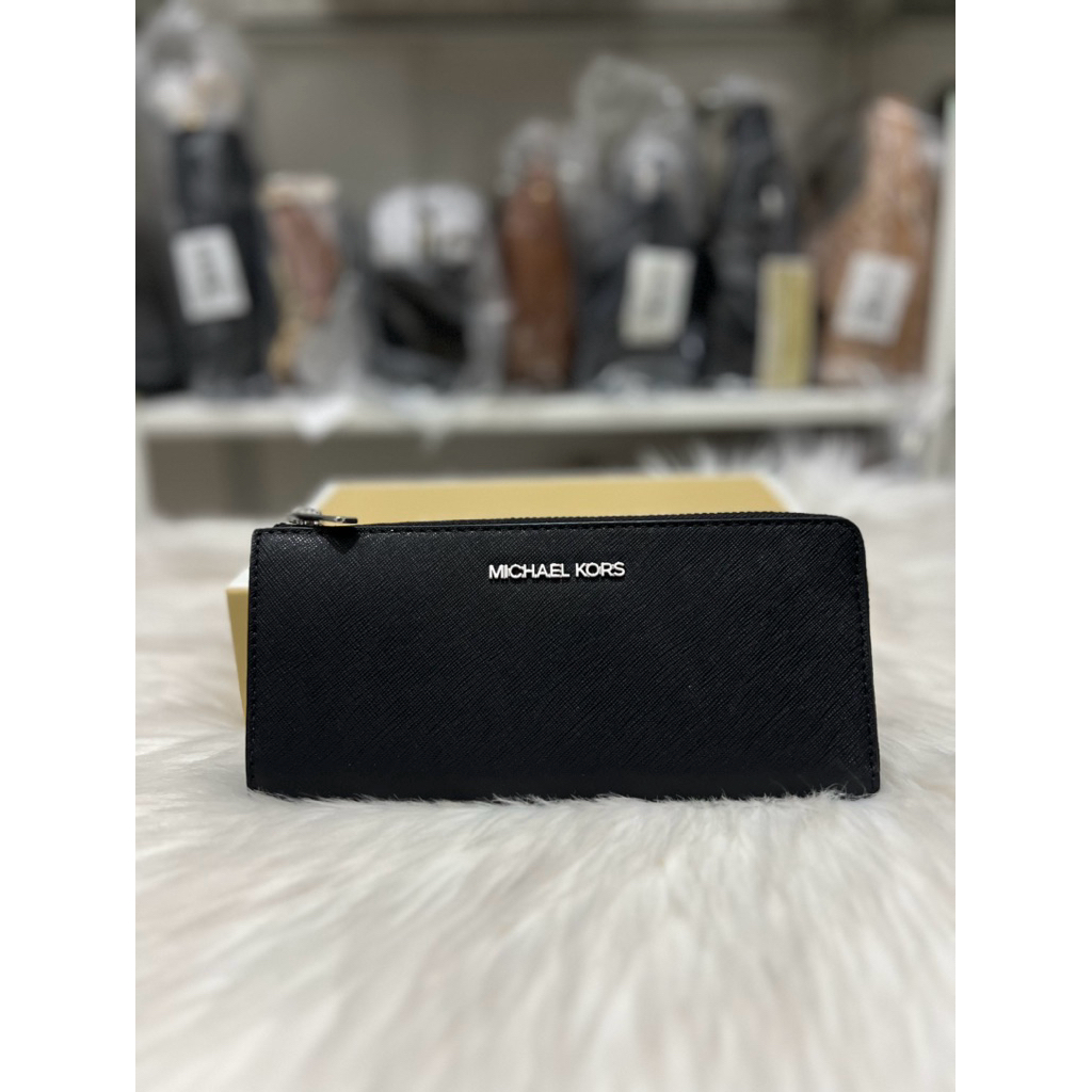 [ReadyMY] Michael Kors 3/4 Quarter Wallet สีดํา