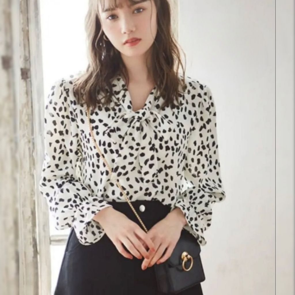 GRL เสื้อเบลาส์ลายขาวดํา