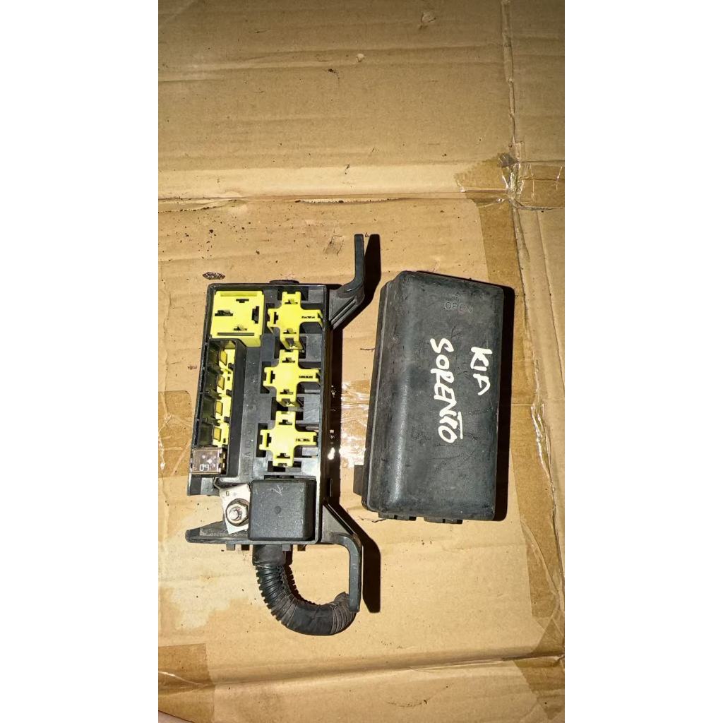 Kia Sorento Outer Fuse Box/ Fius Box Luar Kia Sorento (USED HALFCUT)