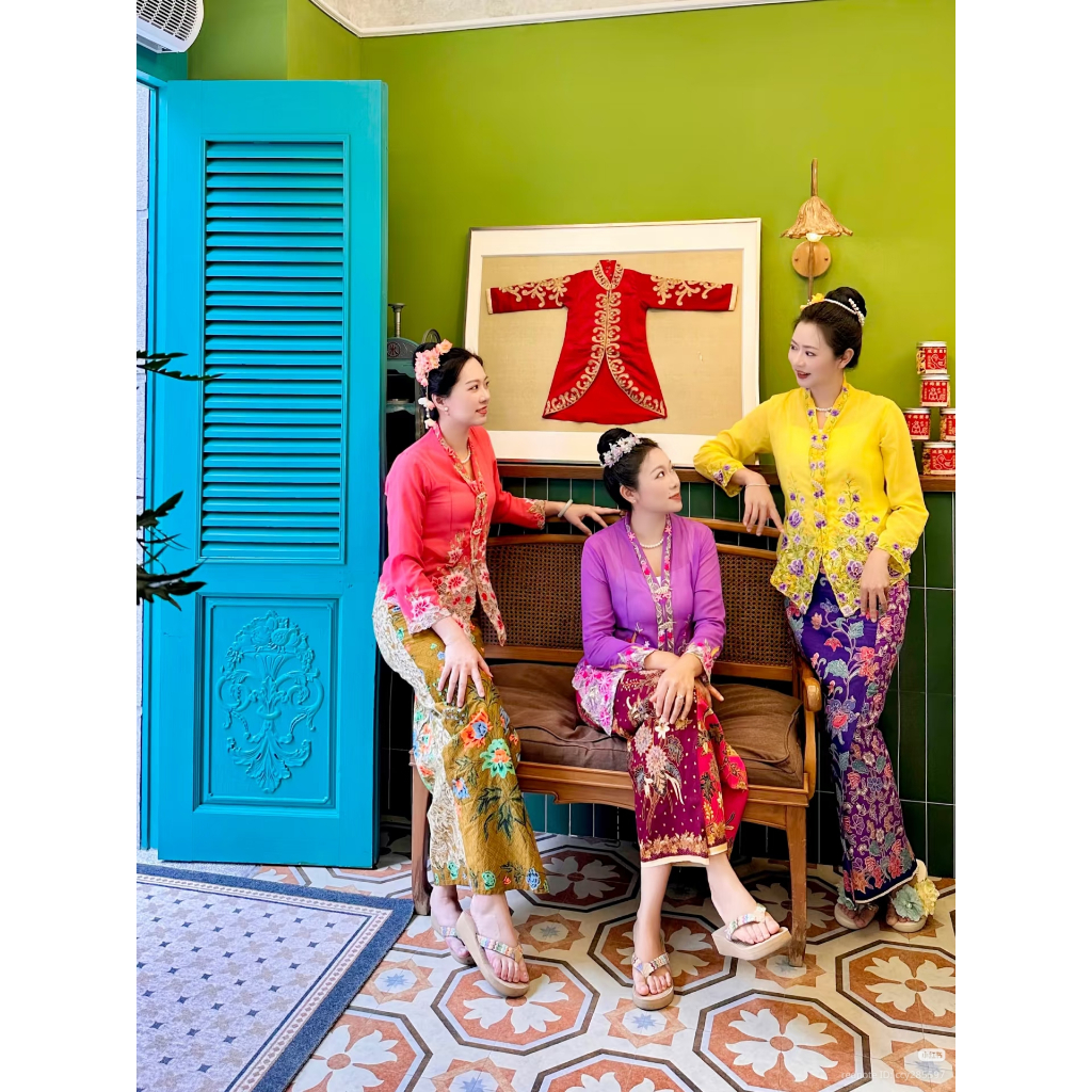 เสื้อ Nyonya Kebaya ไซส์ S มีกระดุม
