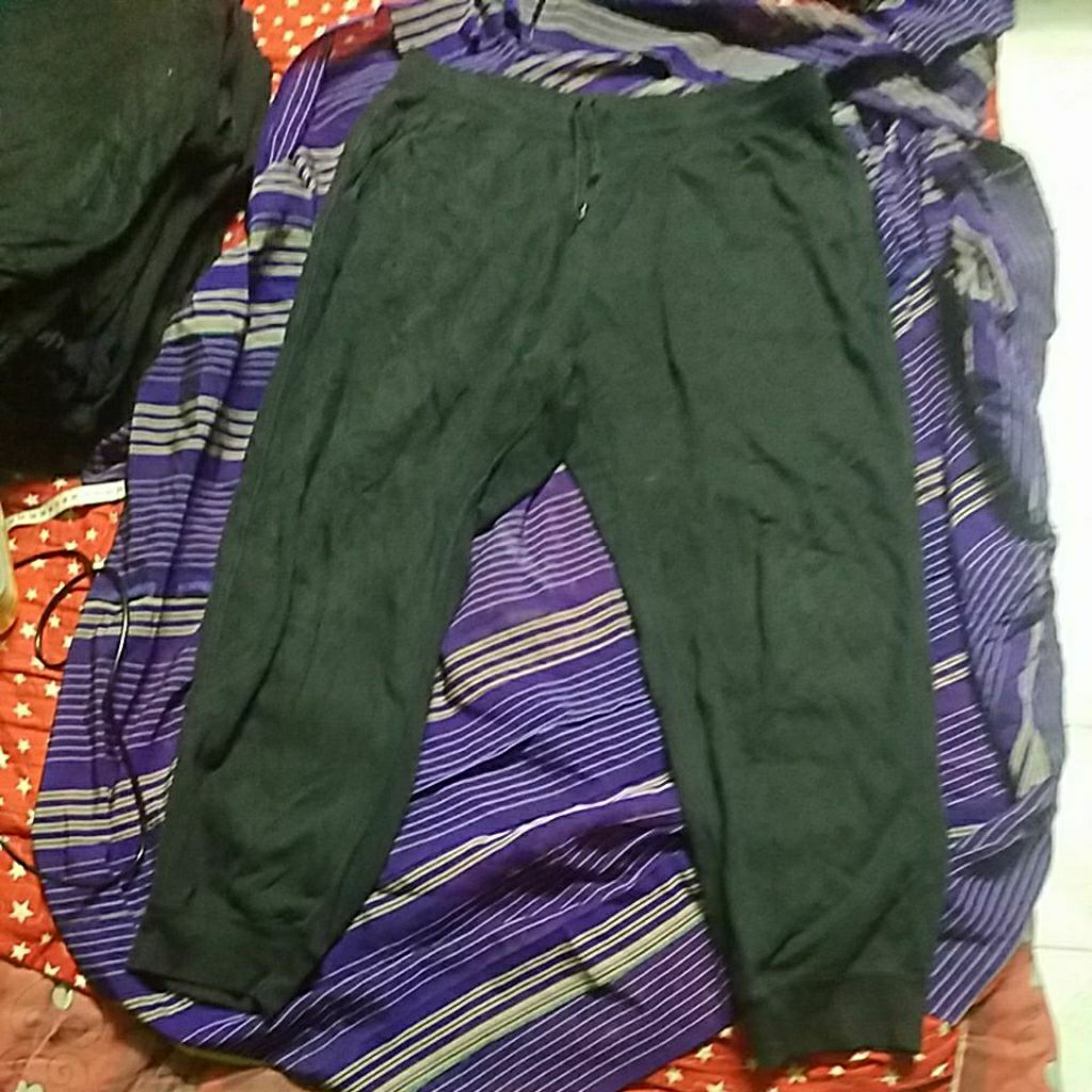 UNIQLO SWEATPANT JOGGER SIZE XL 36 42X41 INCH