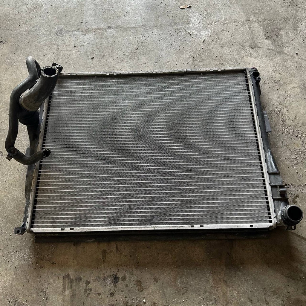 BMW Z4 E85 RADIATOR ใช้แล้วจากญี่ปุ่น