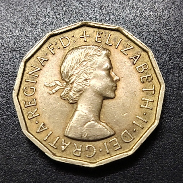 UK Queen Elizabeth II 3 Pence 1966