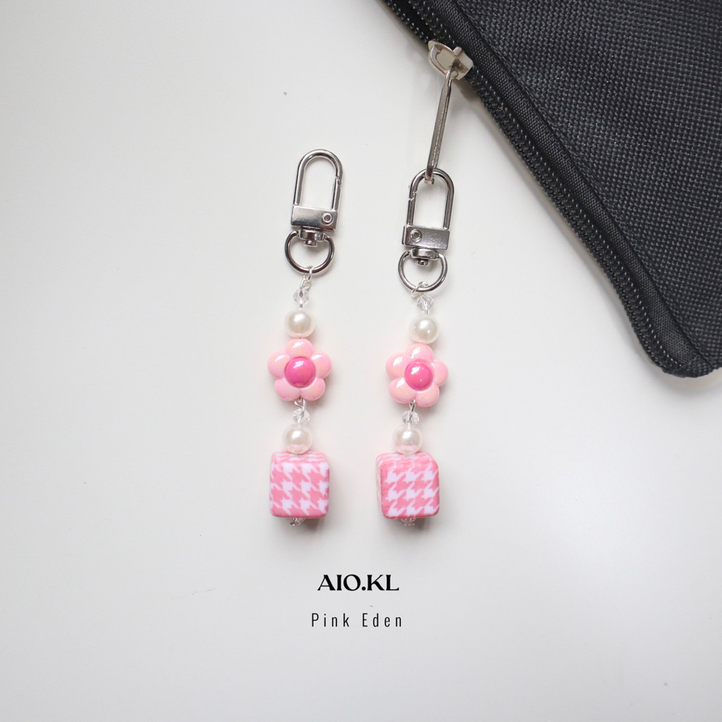 PINK EDEN CHARM KEYCHAIN BY AIOKL พร้อมดอกไม้และSQUARE BEADS
