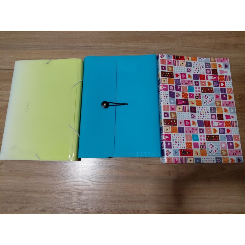 Preloved (3 ชิ้น) Expending A4 File Folder A4 Ring File