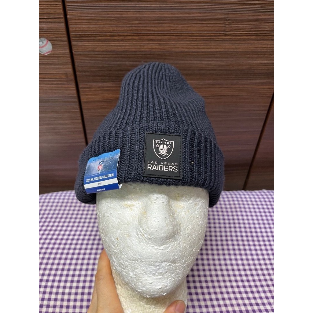 NE Sideline La Raiders NFL Backhit Charcoal Beanie