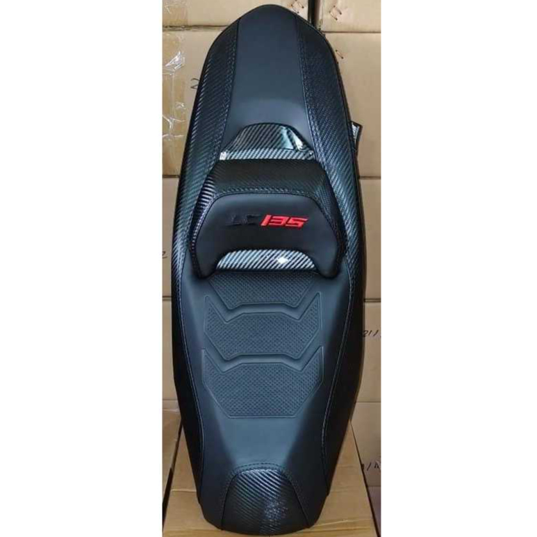 Premium Seat Lc135 v8 Lcv8 Carbon Red Logo เบาะรองนั่งคุณภาพสูง สีดํา สี