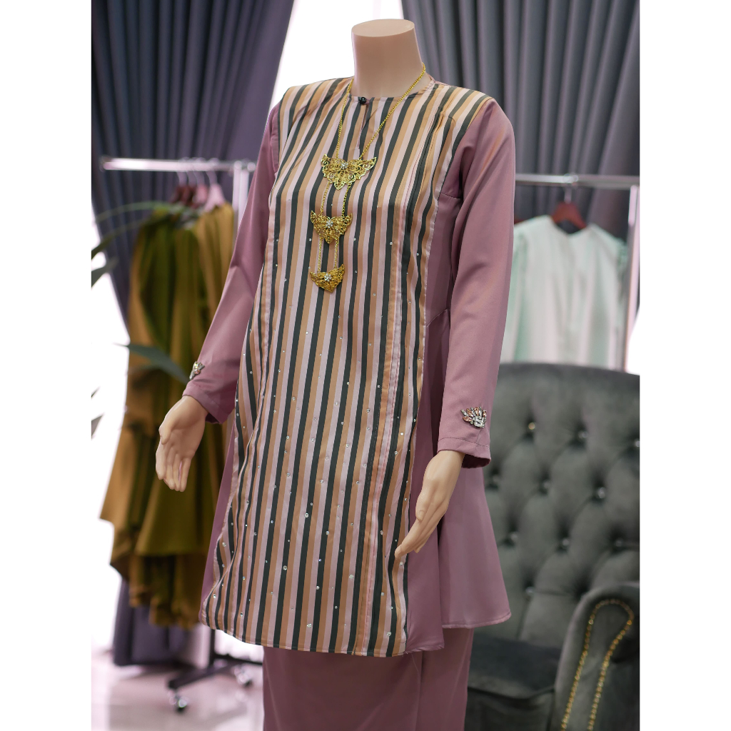 Pahang Baju Kurung (สีเทามาก)