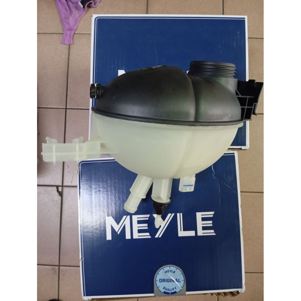 Mercedes benz W204 อะไหล่ถัง xspansion Tank part : 2045000549