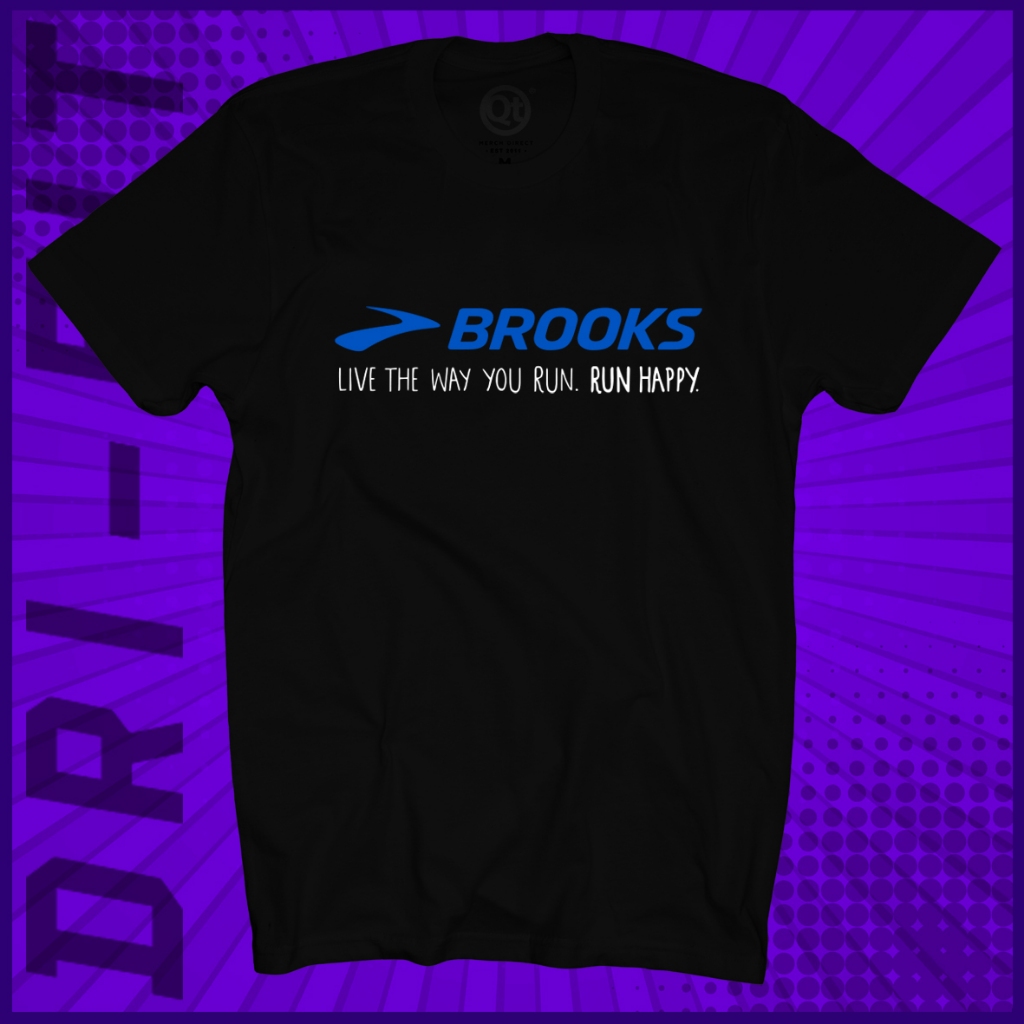 ใหม่ BROOKS LIVE THE WAY YOU RUN RUN HAPPY LOGO เสื้อยืด SS SHORT SLEEVE 160GSM 100% DRI-FIT JERSEY 