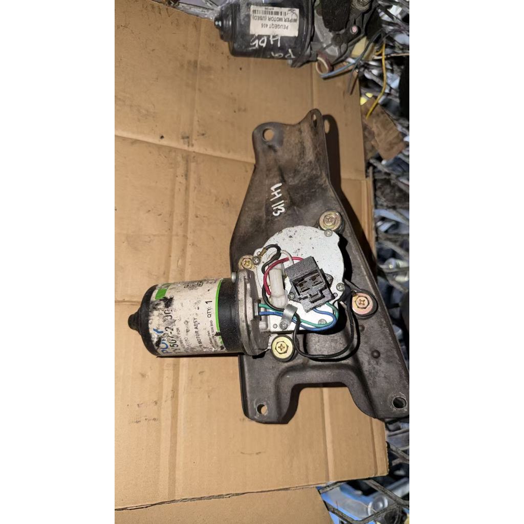 Toyota Hiace LH112/ LH113 มอเตอร์ปัดน้ําฝนหน้า Depan Toyota Hiace LH112/ LH113 (มือสอง)