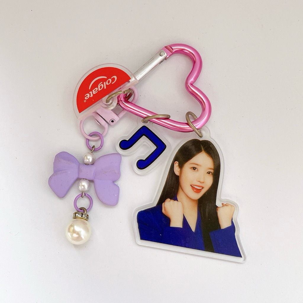 IU x พวงกุญแจริบบิ้นคอลเกต