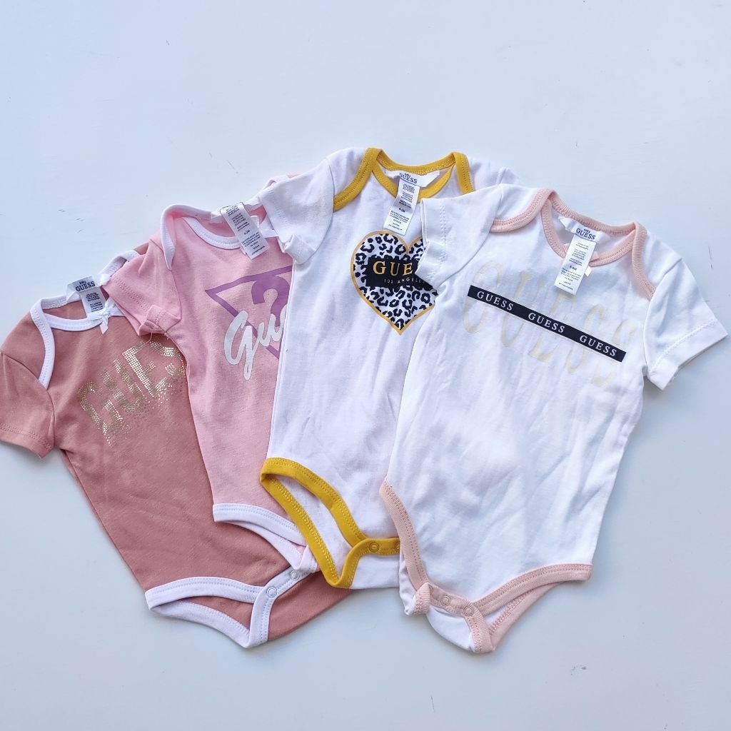 Guess ชุดรอมเปอร์เด็กผู้หญิง(3-9m)