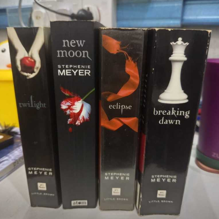 หนังสือสะสม Twilight โดย Stephenie Meyer Twilight New Moon Eclipse Breaking Dawn นวนิยายภาษาอังกฤษ