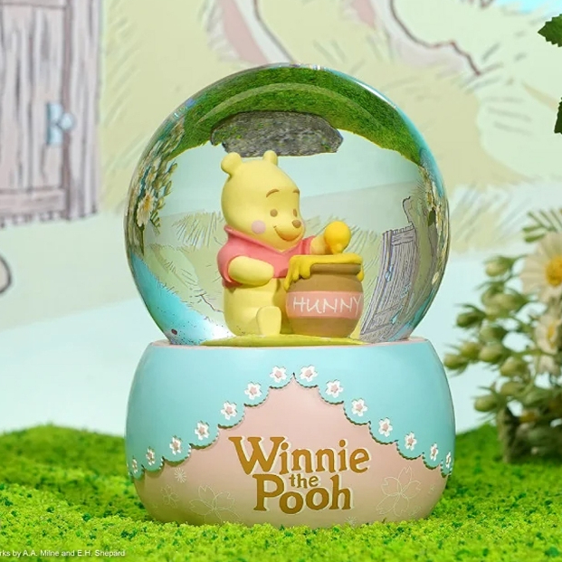 Soap Studio DY312 Disney Winnie the Pooh Romantic Sakura Snow Globe Collection Display Art คริสตัล S