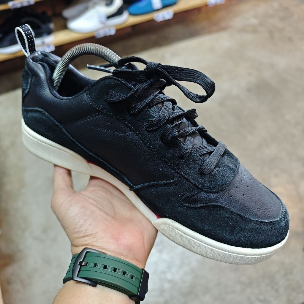 รองเท้าผ้าใบ Skch Size 7.5 UK / 26.5 Cm