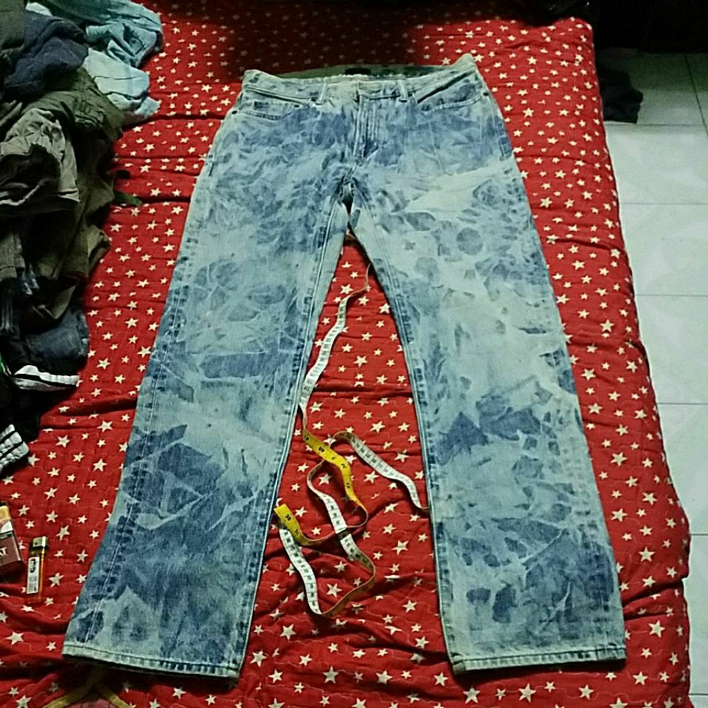 UNIQLO JEANS NICE DESIGN SIZE 33X42.5 INCH