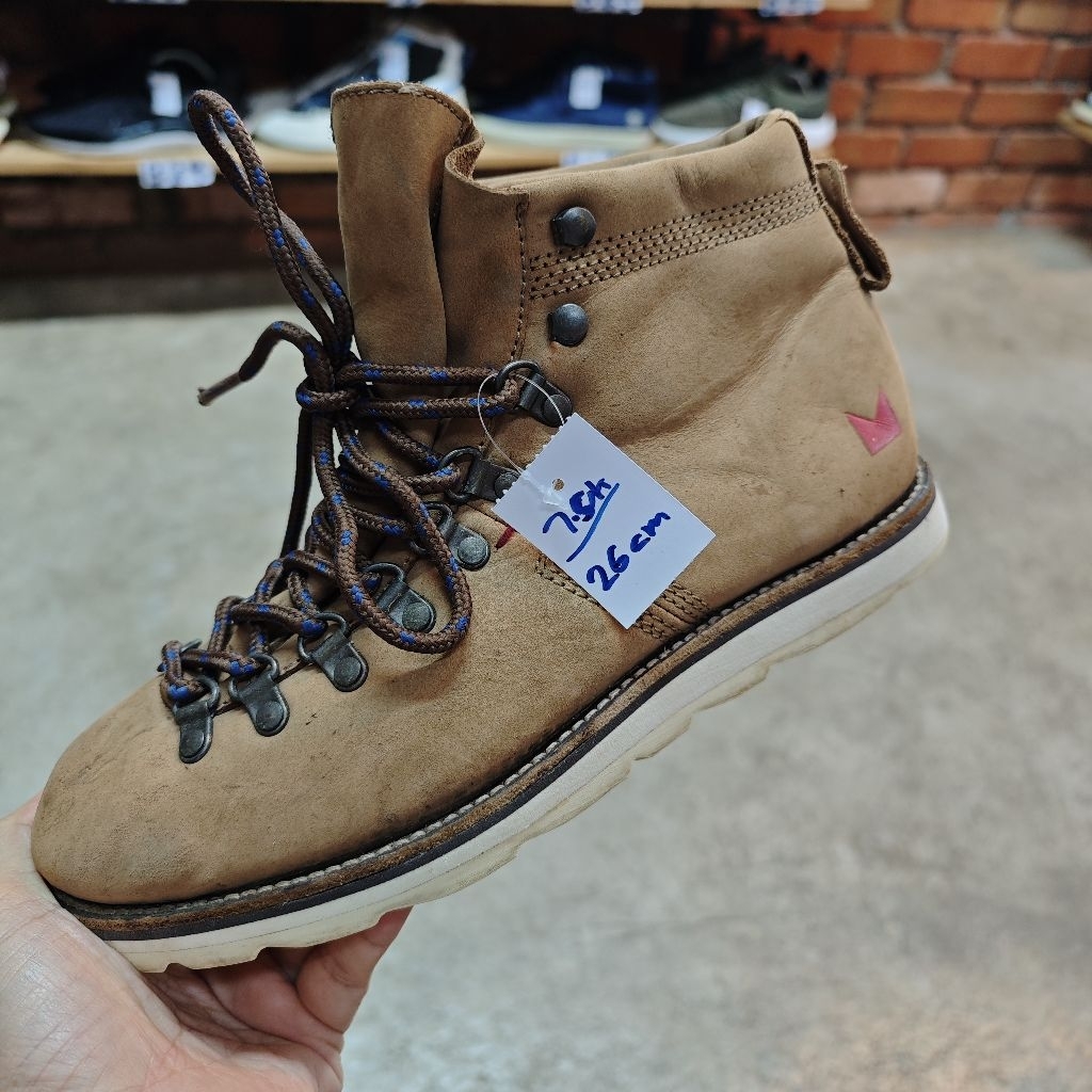 รองเท้าบูท Dodomots Size 7.5 UK / 26cm