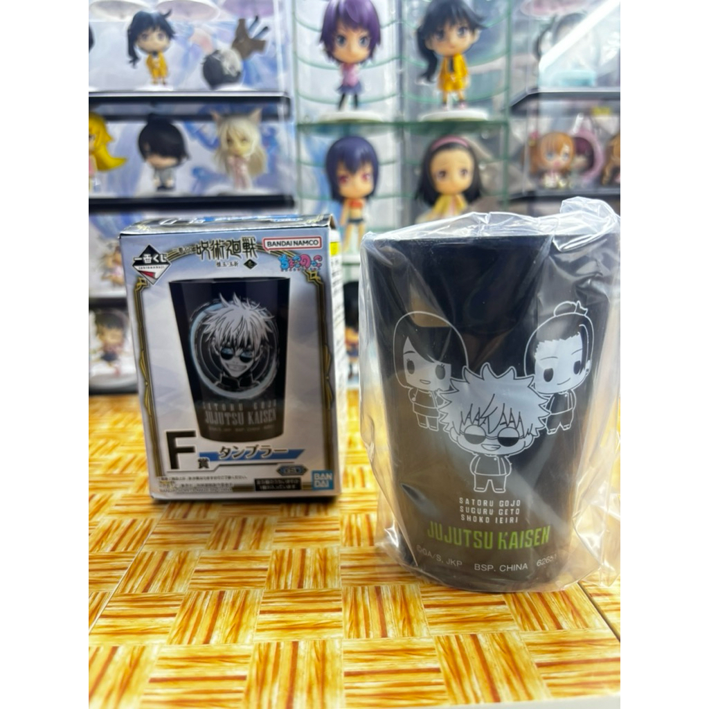 [BOX DENTED] แก้วน้ํา Jujutsu Kaisen Ichiban Kuji F แบบจิบิของ Satoru Gojo, Suguru Gato และ Shoko Ie