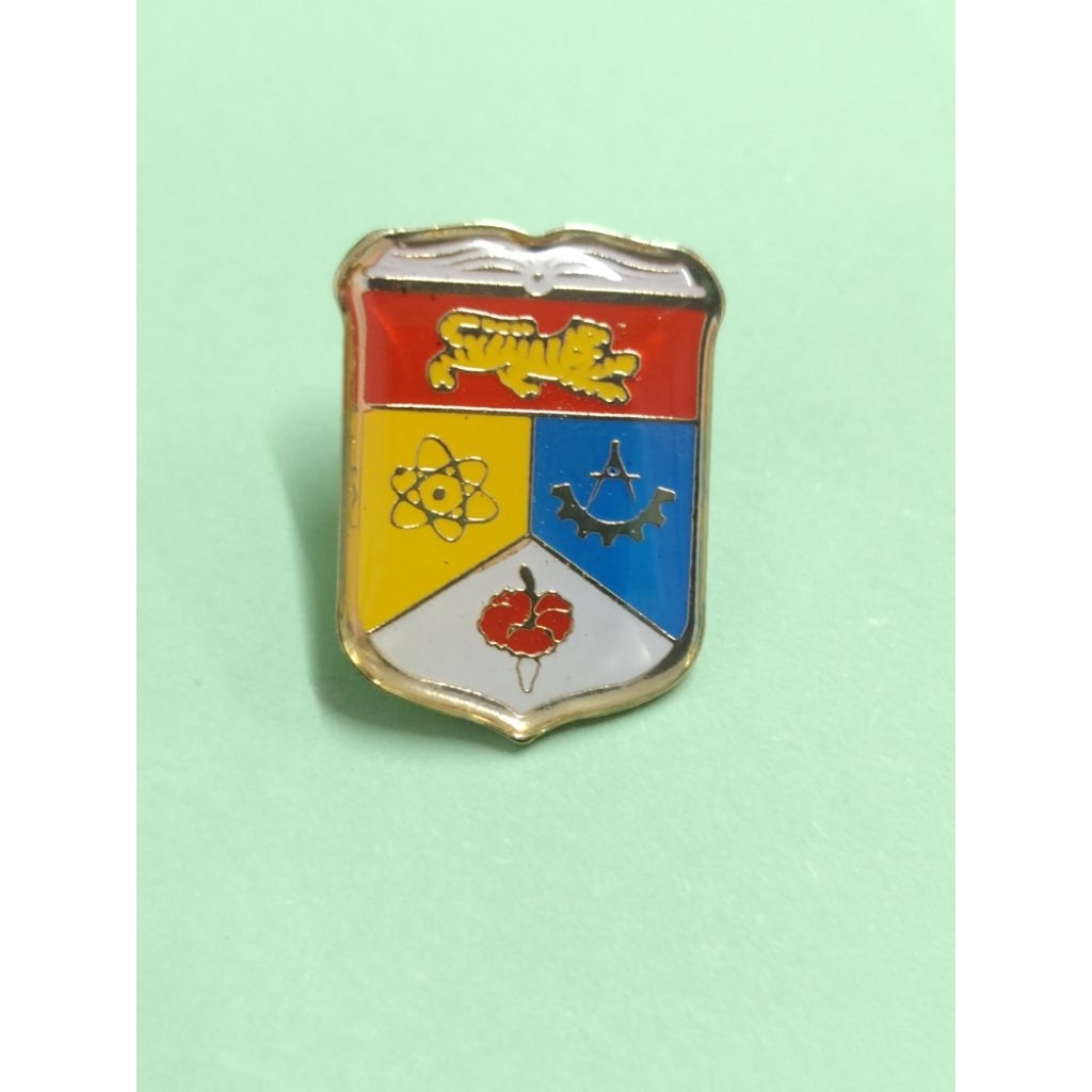 เข็มกลัดคอปก ป้ายมหาวิทยาลัย UKM พร้อมหมุดคอปกอีพ็อกซี่ Ecthing สีทอง