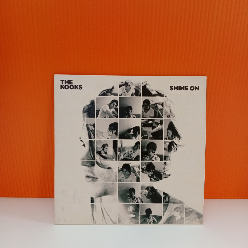 K16-93 CD TERPAKAI [ THE KOOKS - SHINE ON ] ซีดีมือสอง K16-93