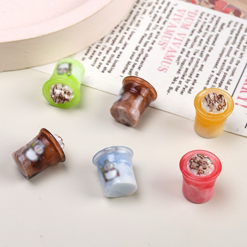 Mixue ชานม ครีมกาว Charms Doll House อุปกรณ์เสริม DIY ของสะสมห้องโดยสาร DIY 雪奶茶