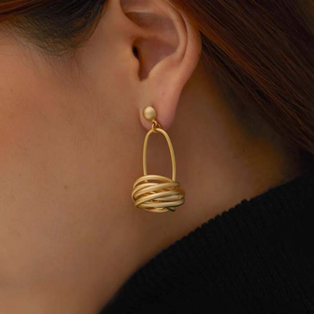 เกาหลี Minimalist E343 Gold Artistic Loop ต่างหู Retro Chic Statement Drop