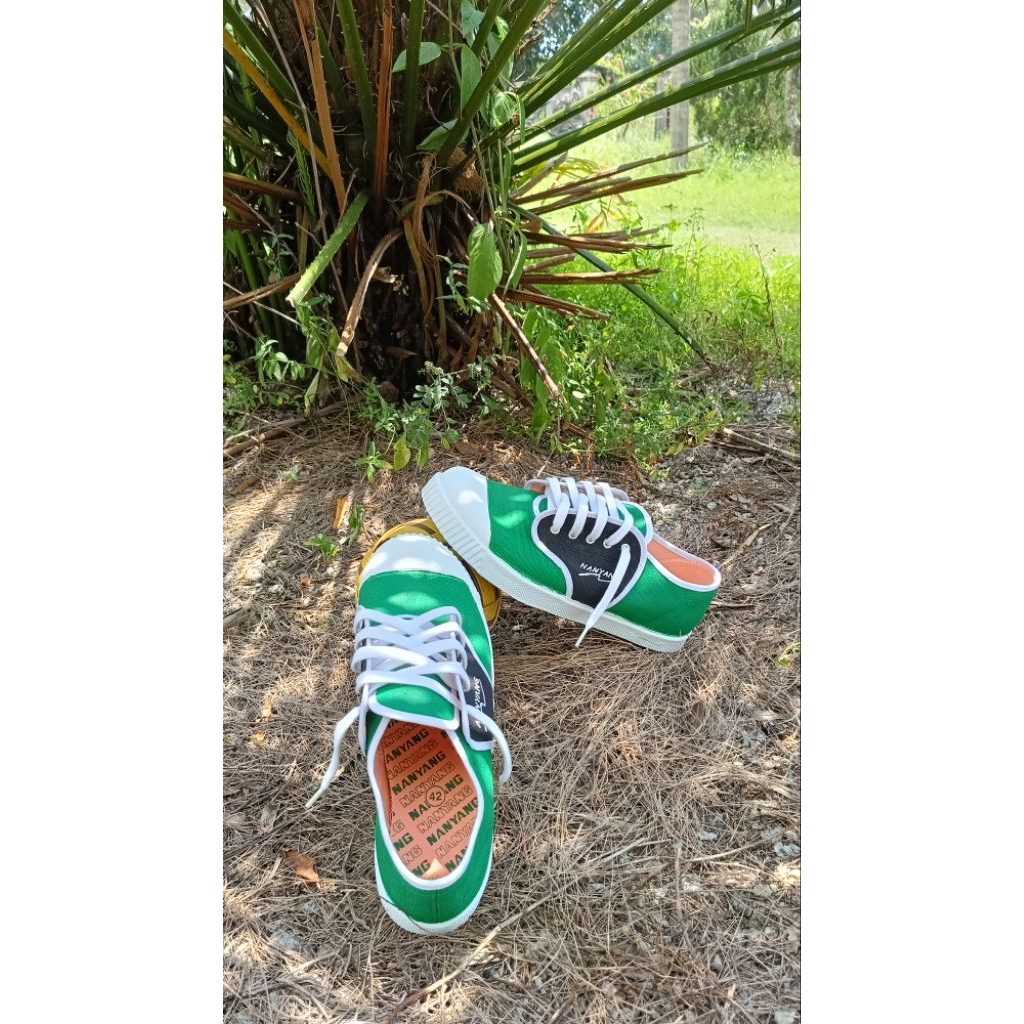 HIJAU NANYANG รองเท้าฟุตบอล NANYANG รองเท้าสีสีดําสีเขียว