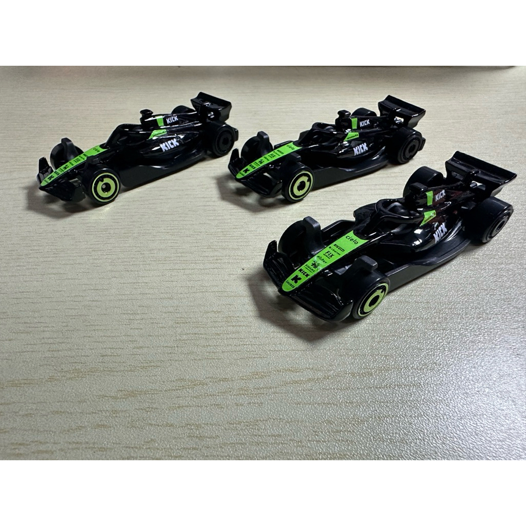 HOTWHEELS MAINLINE FORMULA 1 KICK SAUBER LOOSE