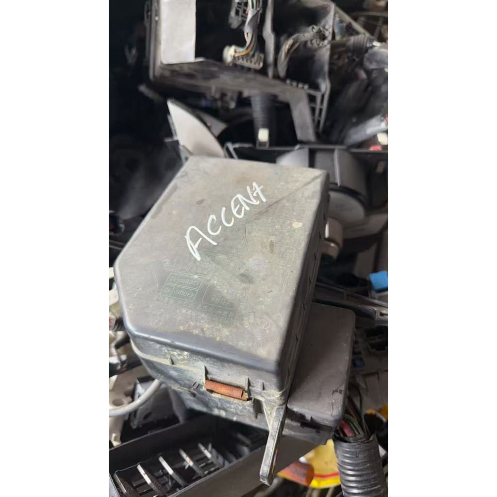 Fius Box Hyundai Accent Fuse Box Hyundai Accent (ใช้แล้ว HALFCUT)