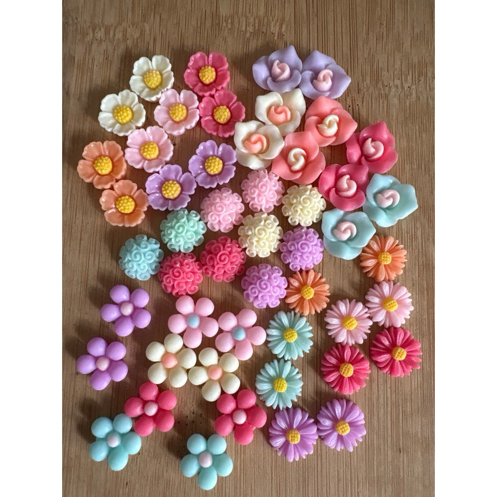 RM4.50/50 ชิ้น : TF-801 - เรซิ่น - ดอกไม้ - 1.3 ซม. ถึง 1.5 ซม.