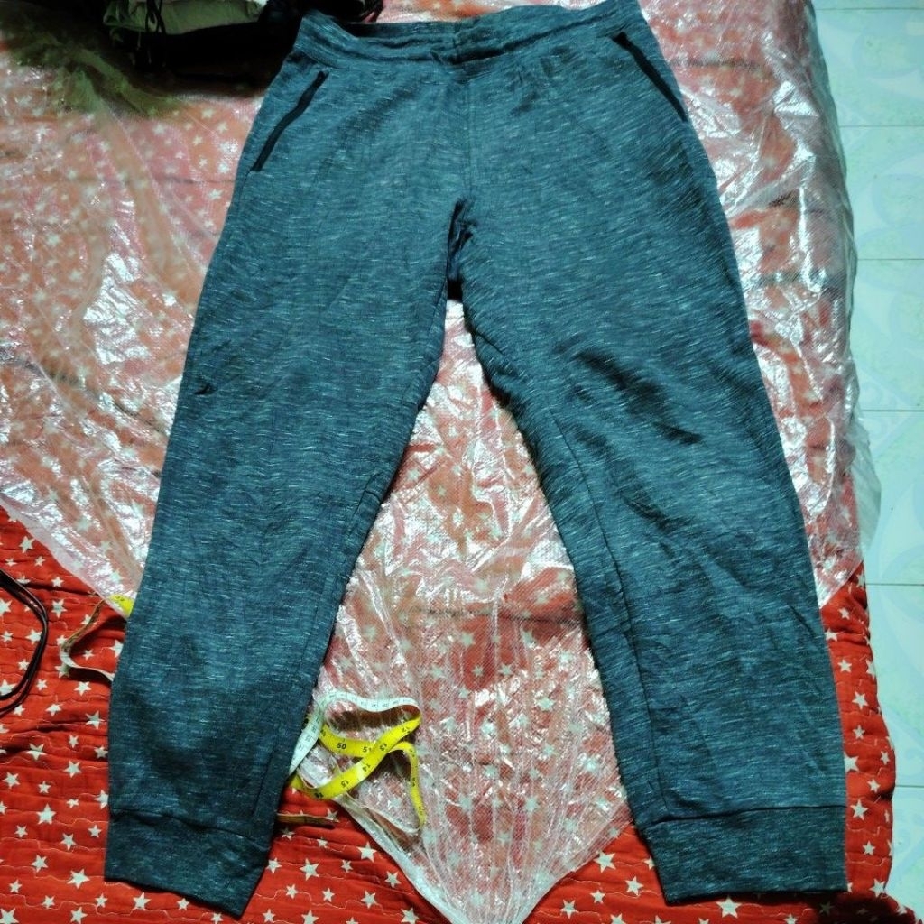 UNIQLO SWEATPANT JOGGER SIZE L 32 37X40 INCH
