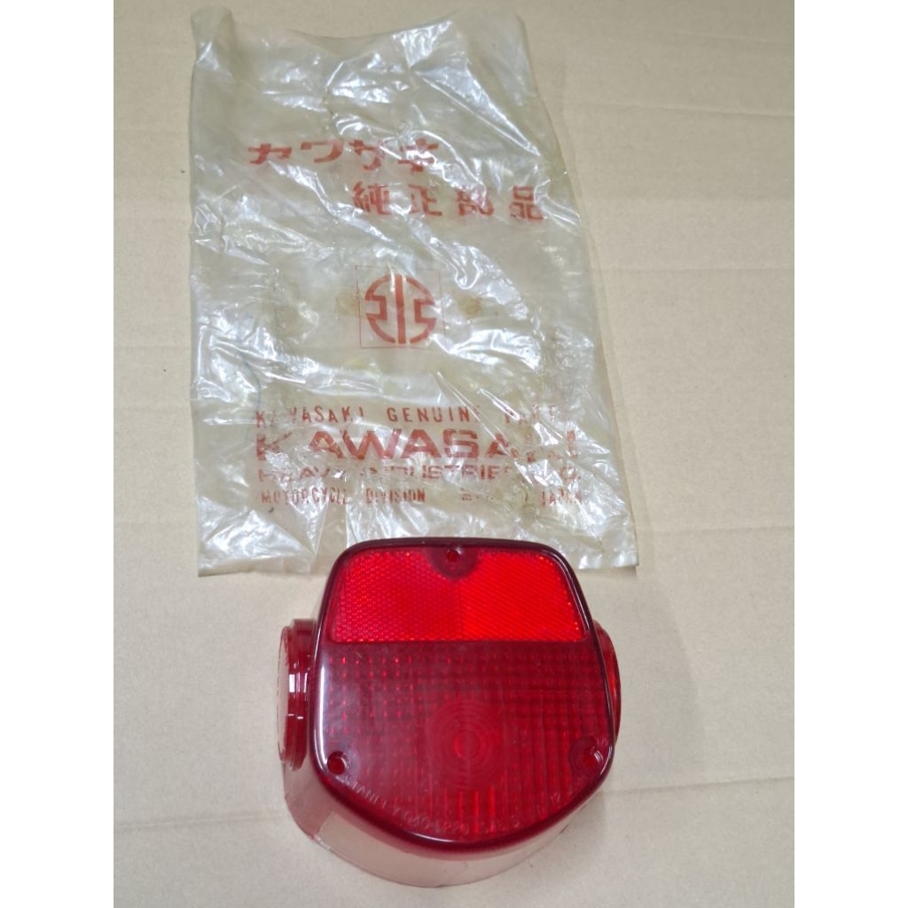Kawasaki KE125 KE175 KH125 KLR250 GPZ305 Z400 เลนส์ไฟท้าย 23026-1001 Japan nos.