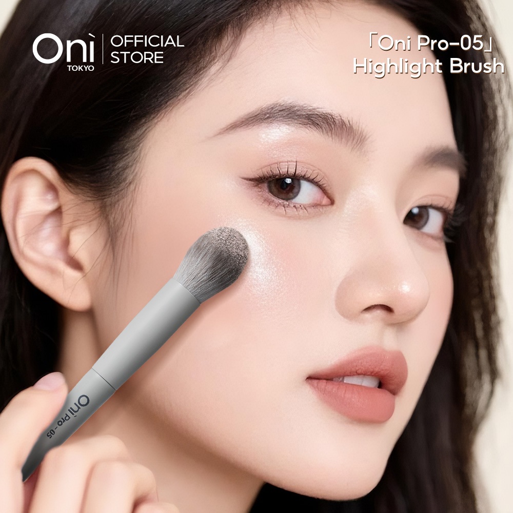 Oni Pro Highlight Brush, Fan Brush สําหรับไฮไลท์, Shimmer & Face Glow