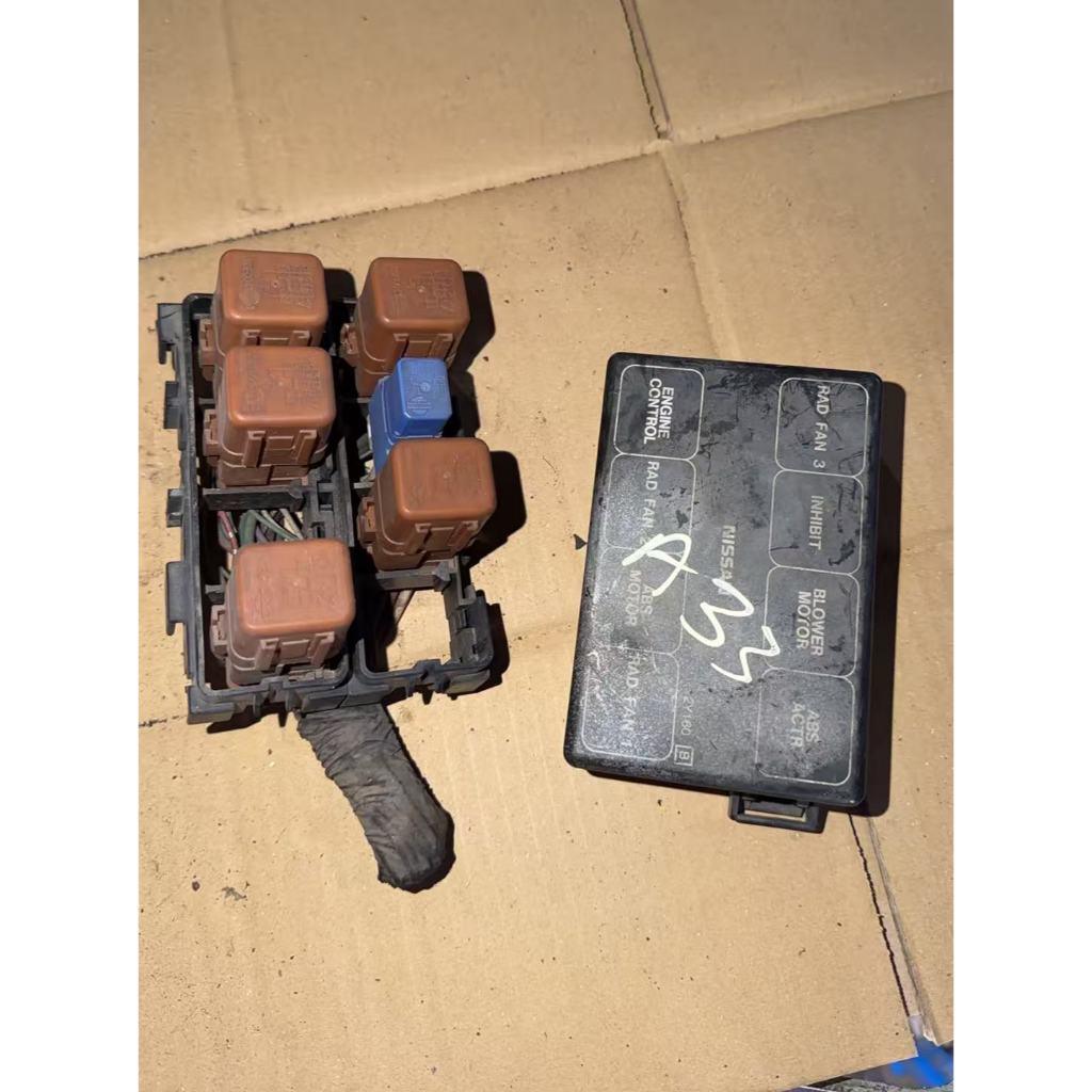 Fius Box Nissan Cefiro A33 กล่องฟิวส์ Nissan Cefiro A33 (USED HALFCUT)