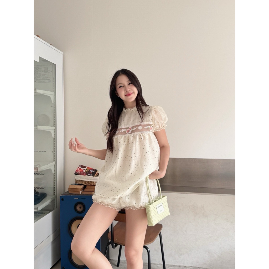 ชุดเซต2ชิ้นเสื้อคอระบายตัวยาวแต่งแถบลูกไม้+กางเกงฟักทอง