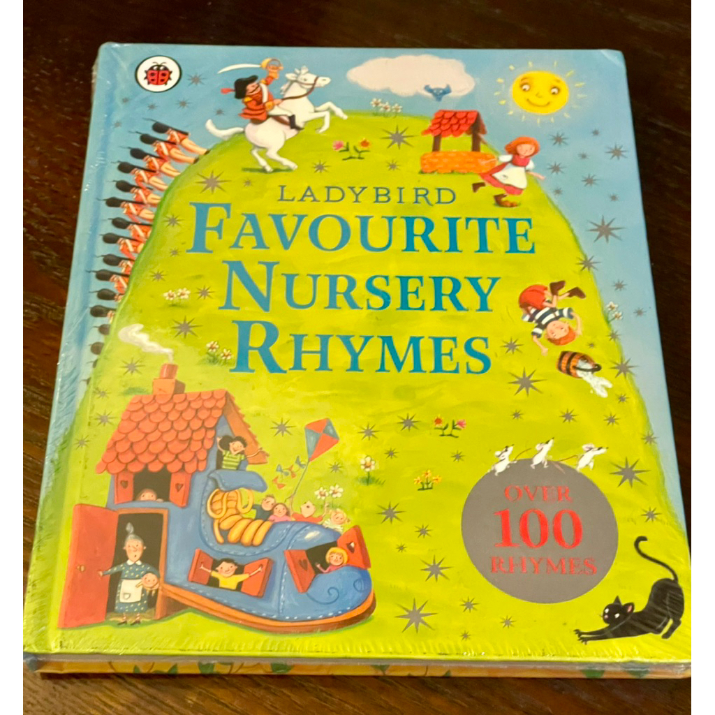 Ladybird Favourite Nursery Rhymes Book มากกว่า 100 Rhymes