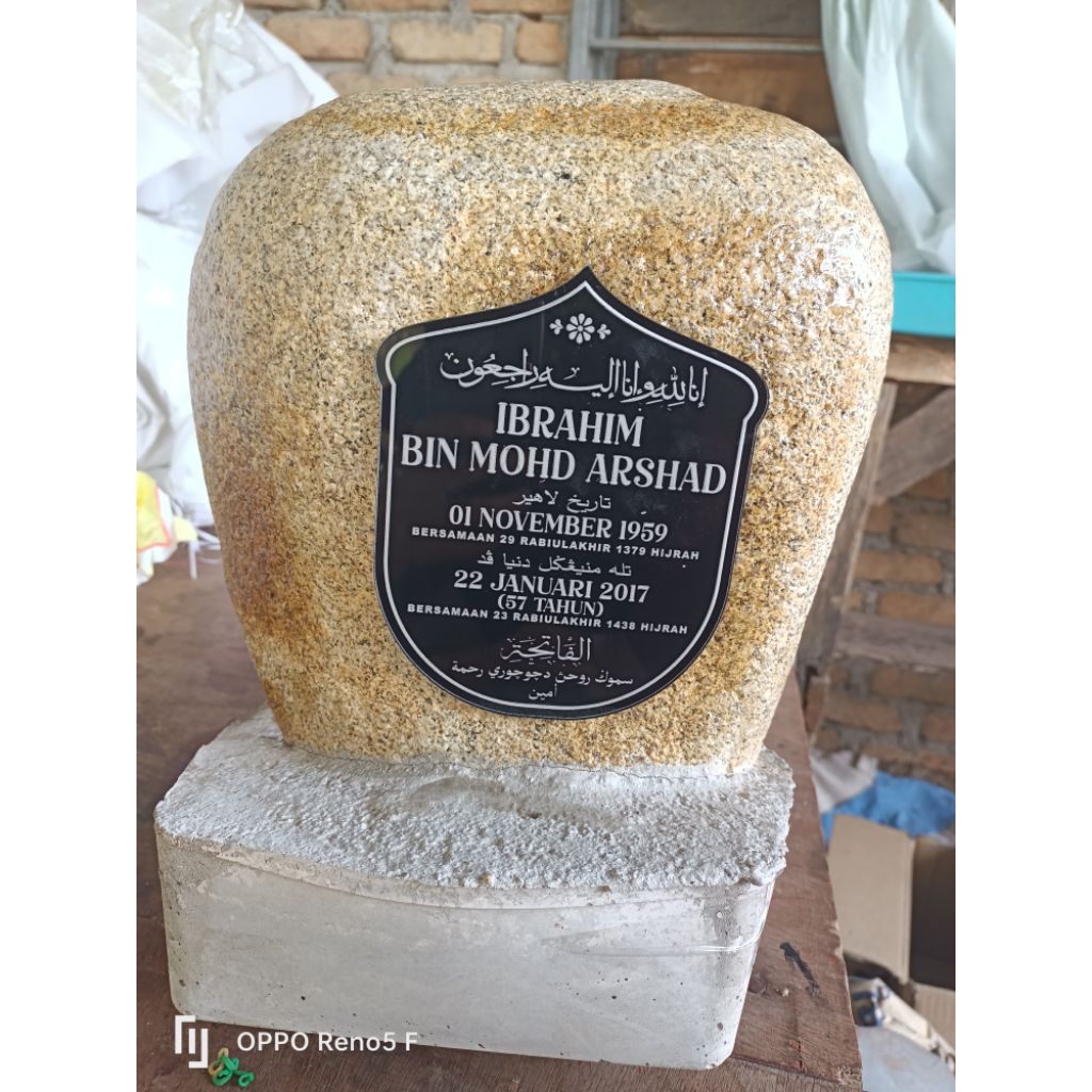 RIVER TOMBSTONE - !!️FREE NAME PLATE!! ️- CHOICE OF STONE IS RANDOM