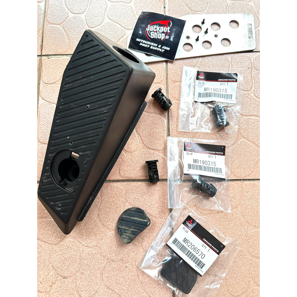 ใหม่คลิปหมวกปลั๊ก FootRest Driver Mitsubishi Lancer Evo4 Evo5 Evo6 Evo7 Evo8 Evo9 EvoX 4G63 4B11T GS