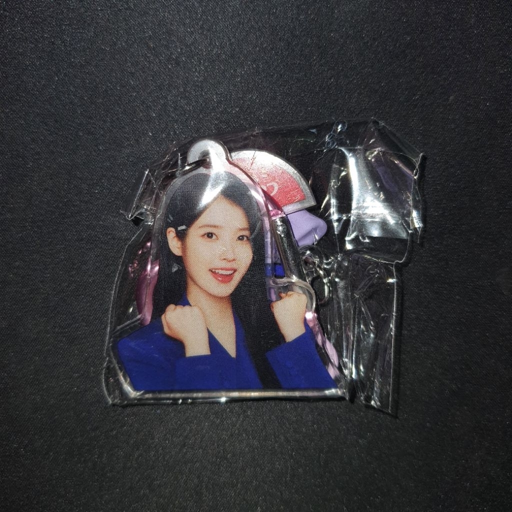 พวงกุญแจคอลเกตสีขาว IU Optic (รุ่นลิมิเต็ด)